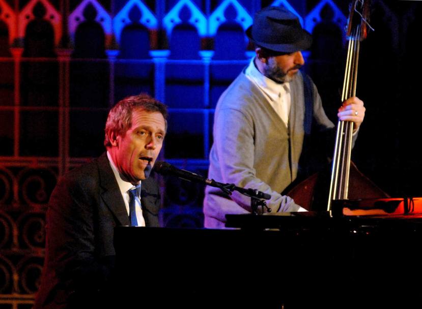 Hugh Laurie, Dottor House, durante un&#39;esibizione a Londra nel 2011 (Ap)